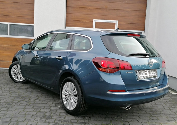 Opel Astra cena 28900 przebieg: 212000, rok produkcji 2013 z Września małe 781